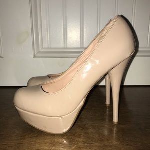 ✨2 for $10✨ Tan Pumps